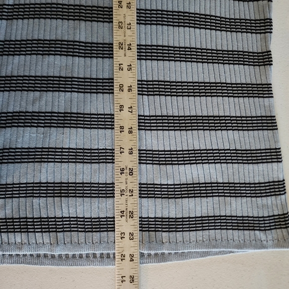 Vintage Burberrys Silk Blue Striped Sleeveless Ribbed Knit Women's Top S… - Picture 11 of 16
